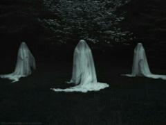 「あなただぁれ？私と一緒に遊ぼうよ…」暑い夏にはお化け屋敷で背筋が凍るほどの寒さを