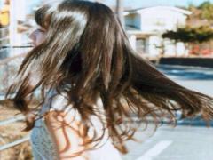 "黒髪ロング=モテる"を覆せ。最新No.1モテ髪型は「ミディアムレイヤー」に決まりっ♡