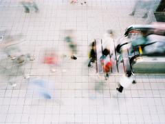 流行は気にしないの。私のだいすきなデザインだけを詰め込んだ優しい‘絵画ネイル’