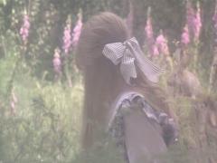 ヴィンテージな雰囲気にぴったり。ドットネイルで作る大人ladyな手元にときめくの。