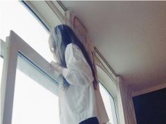 街角で見かけた、素敵なあの子の「＃私を構成する9つの美容アイテム 」をのぞき見♡