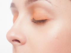 海外セレブのようなメタリックアイ！選び方とメイクのポイントは？