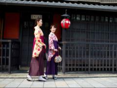 実は、着物よりも歩きやすくってカワイイ？袴で巡る京都観光のススメ