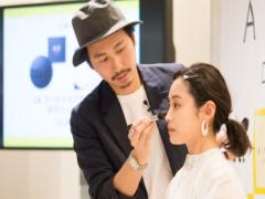 “大人のクボメイク”を披露　久保雄司と高橋愛によるライブメイクイベント開催