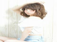 色気はゆるっとカールで作りだす！ふんわりパーマで簡単おフェロヘア♡