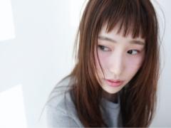 パラッと落ちる前髪にきゅん♡人気急上昇のストレートバング。