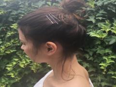 秋も色気マシマシ♡流行継続の"オフショルダー"と合わせたい"後れ毛ヘアアレンジ"