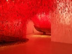 【神奈川芸術劇場】糸と鍵と5つの扉たったそれだけ塩田千春の世界観に刺激を受けて