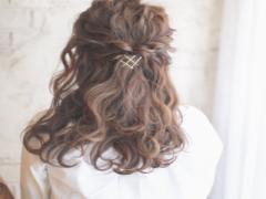 「雨の日」の髪の悩みとはもうお別れ。簡単可愛いヘアアレンジまとめて紹介します