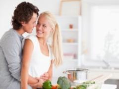 決め手はみそ汁の味!? 男子が同棲する彼女と「結婚したい」と思う瞬間3