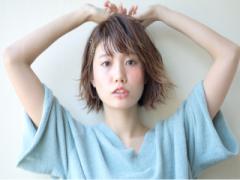 くるんとハネる毛先で秋を感じて。ベレー帽にぴったりな外ハネボブCatalog