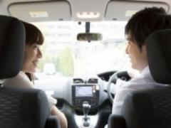 男性が、ドライブ中に彼女にしてほしいこと4つ