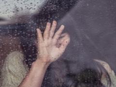 〇〇を隠すのはアウトの可能性高い!? 男性が彼女の浮気を疑ってしまう言動9つ
