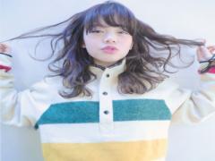 くせ毛っぽいヘアアレンジで、あと一歩あか抜けたおしゃれなワタシに♡