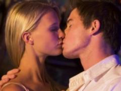 【男性調査】これまでの最長キス時間記録って？