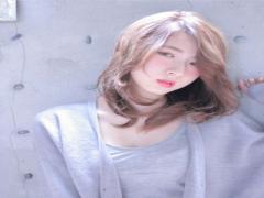 重くなりがちな秋だから。あえての”透け感”ヘアで、こなれおしゃれな私にデビュー