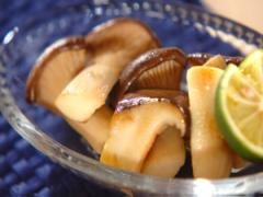 スダチの爽やかな香りが味のアクセント 「エリンギの塩炒め」
