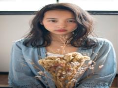 自然な可愛さにはちょっぴりワケあり。黒髪セミロングで仕込む“女っぽ化”計画