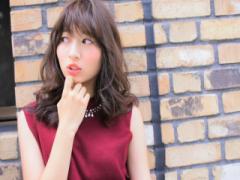 そろそろ髪型も秋支度。セミロングヘアでクラシカルレディを目指しませんか？