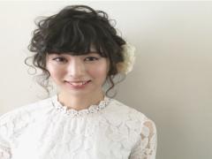 結婚式の髪型は華やかアップスタイル♡後ろ姿までかわいくアレンジを楽しんで