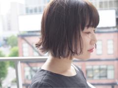 旬のコスメが映える髪色に出会おう。ボルドーリップにぴったりの暗髪アッシュ系ヘア