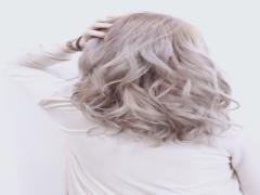 シルバーアッシュでクール系スタイル♡ハイトーン暗髪でこなれスタイル