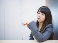 こんな奴とは付き合えねぇ！ 男性がドン引きする「育ちの悪い女性」の特徴