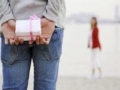プレゼントを渡すなら男性には●●、女性には●●が外れナシ！