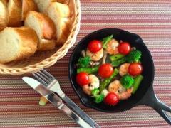 定番で人気のあるアヒージョの作り方♡お家で出来ちゃう絶品タパス料理
