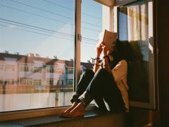 垢抜けたいのなら、味方につけるべきは赤。「赤眉」で新しいワタシになりましょ