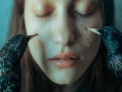 生理後にふと泣きたくなる。鬱状態から抜け出すために知っておくべき4つの知識