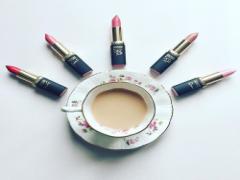 まるで甘いミルクをたっぷり入れた紅茶みたい。ベージュネイルでほっこり優しい指先に