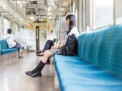 電車の座り方は大丈夫？終点「モテgirl♡」まで連れていく目的地別シューズ図鑑