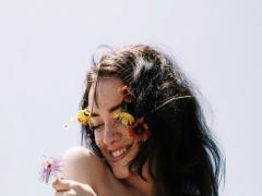 ゆるいウェーブを髪に仕込む。ナチュラル派さんに向けた、こなれヘアカタログ