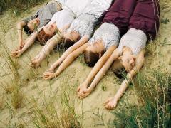 着るのは暑いから、塗って先取り。トレンド重視の3大“秋色ネイル”15選