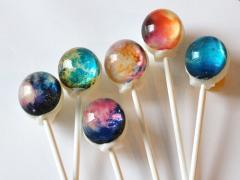 宇宙空間が広がる。吸い込まれそうな惑星キャンディーがついに日本上陸！