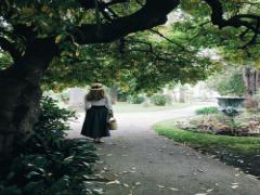 秋をまるごと楽しむの。〇〇の秋が織りなす、ヘアアレンジとコーデの二重奏