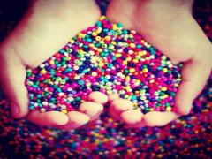 小さい時に集めたおもちゃ達を指先に♡おもちゃネイルがゴチャっとファンシーで可愛すぎ