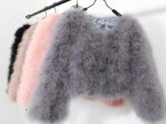 トレンド質感をセルフで。NAIL HOLIC新色“ファーモード”を即買い