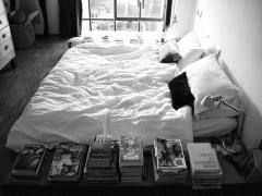 夜明けまで本の世界にどっぷり浸かって。読書の秋に行きたい”泊まれる本屋さん” BOOK A