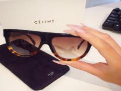 誰もが見惚れる、こなれ感が宿っているの。大人女子の秋の指先は、“べっ甲ネイル”一択