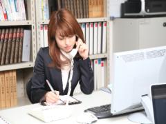 職場でモテる女子は◯◯が軽い！習慣にしている行動って？