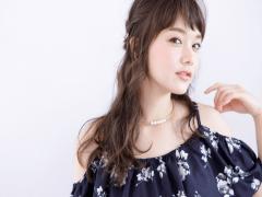 まだまだ旬なオフショルダー♡ ヘアアレンジで“肌見せ上手”を狙いましょ。