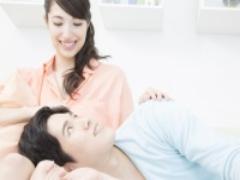 魅力は何？ 男性が思う「年上女性」のいいところ4つ