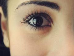 髪色にあわせる？あわせない？眉マスカラの選び方