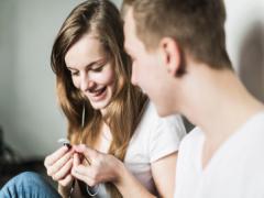 接近戦にはツヤ髪がマスト？あなたに合ったヘアケアで、触れたいモテ女に♡