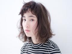 立体的で存在感のある眉毛に。“ヘアワックス”を使った眉メイク方法