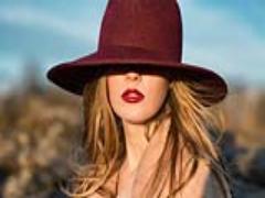 コレで浮かない！ 秋のトレンド「濃い色リップ」の上手な塗り方