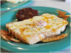 サンドイッチが美味しいカフェ。ミント色の壁がポップな"BUY ME STAND"に注目