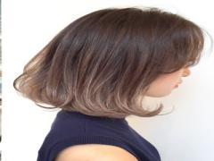 お洒落のキーワードはグラデーション！ミディアムヘアで素敵なレディに♡